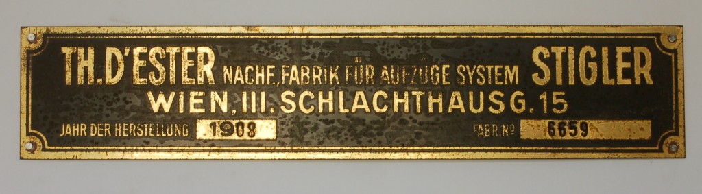 Herstellerschild des Lizenznehmers für Stigler Aufzüge Th. d´Ester für Österreich-Ungarn 