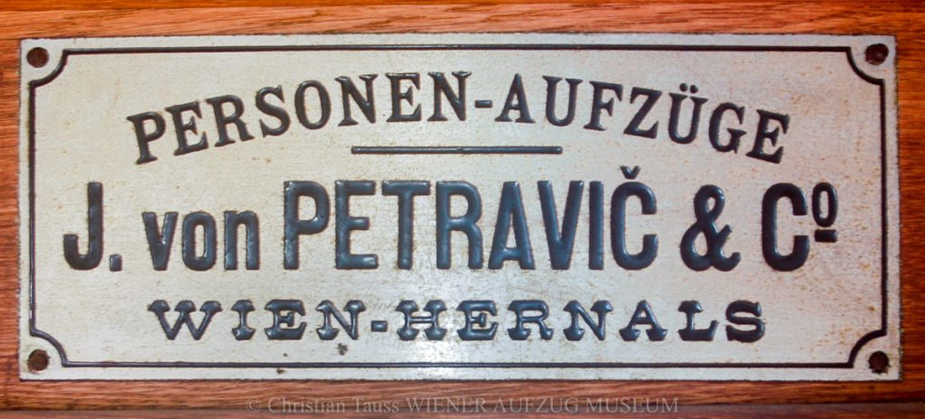 Firmenschild_Aufzughersteller_Petravic_&_Co