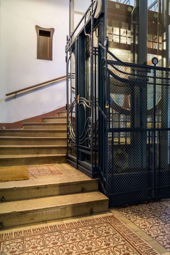 Ein Prestigeprojekt von Philipp: der Restaurierte Aufzug im Wiener Rüdigerhof