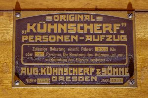 "Original" August Kühnscherf & Söhne Aufzug Schild unseres Münchener Aufzuges