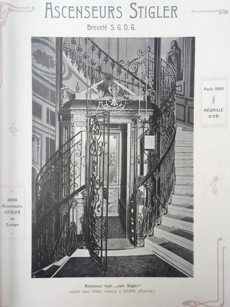 Aufzug im Wiener Nobelhotel Imperial aus einer Stigler Werbebrochure, Paris 1900 (Sammlung Stigler)