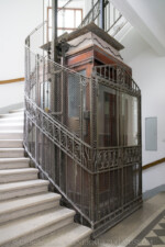 Im_Parterre_abgestellte_Kabine Im_Parterre_abgestellte_Kabine